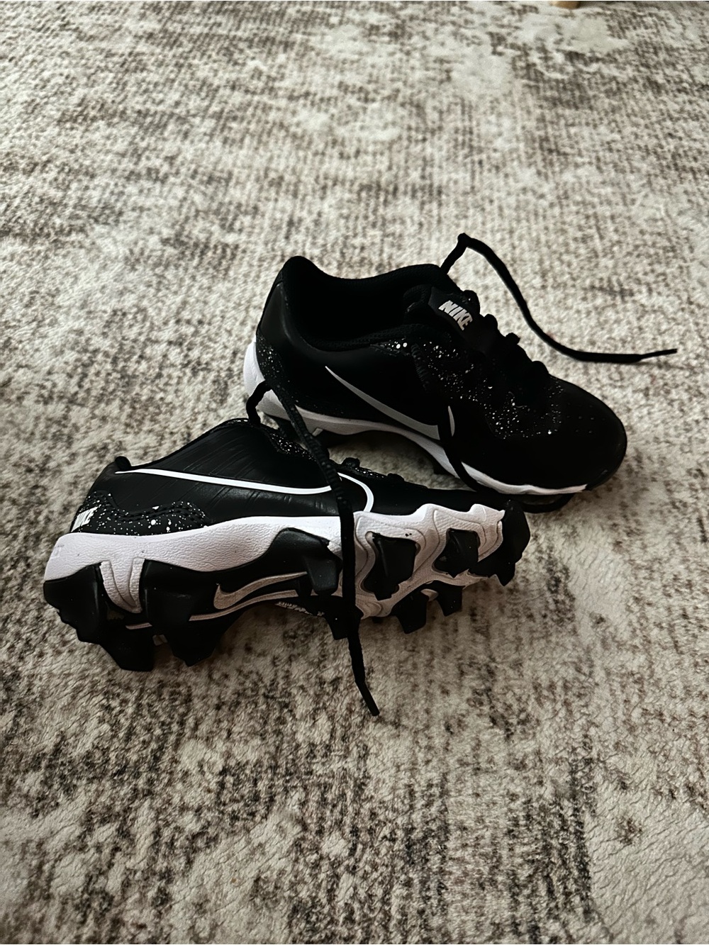 Nike Kids Black & White Fastflex baseball  Cleats - Youth Athletic Sneakers